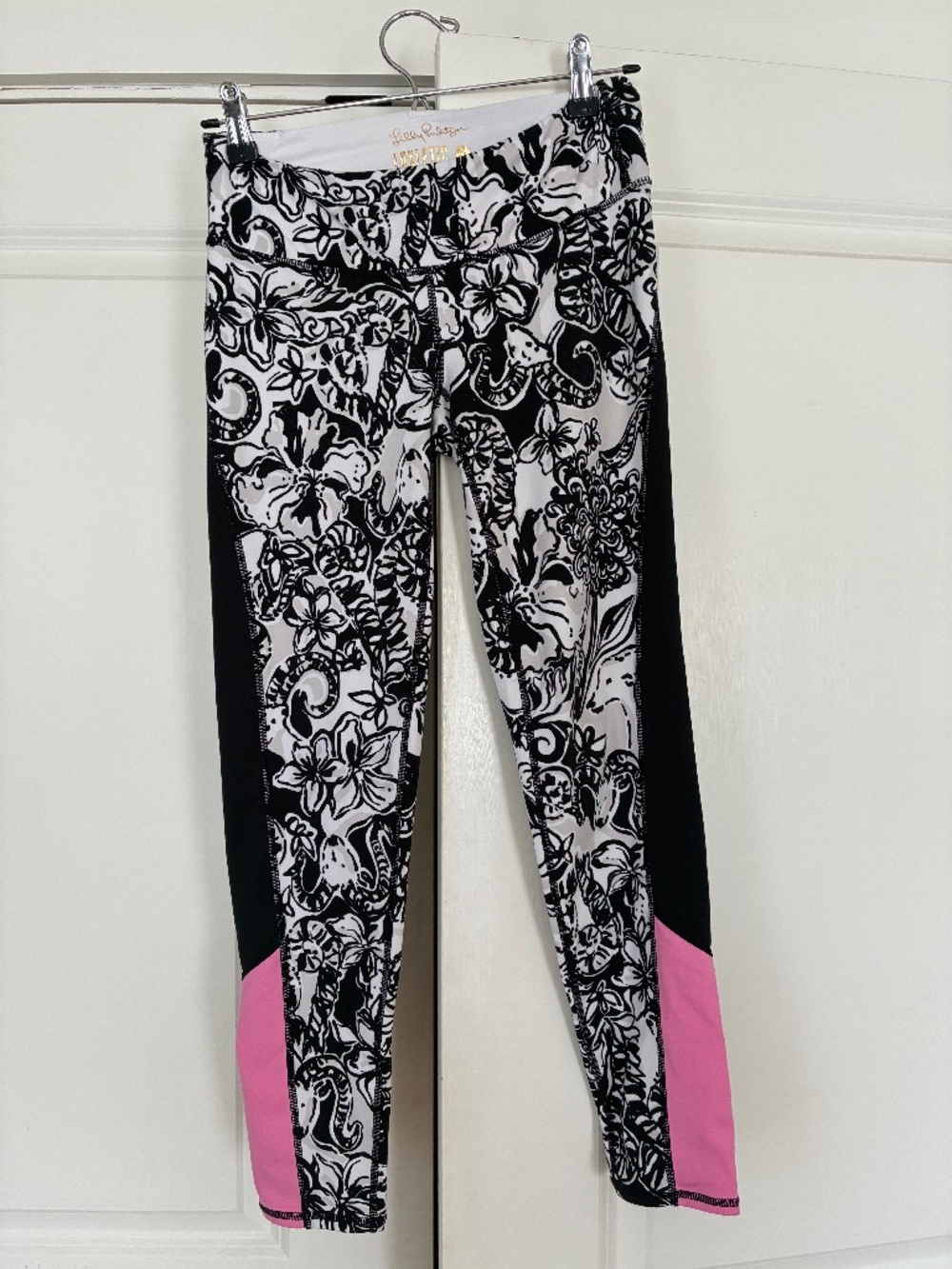 Lilly Pulitzer Onyx With A Twist Leggings